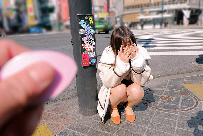 「素人美少女とリモコンバイブお散歩 5 ーSBY区編ー「もう我慢できません…//」人混みの中ビクビク震えてイキまくってしまう女子たち！人生初の羞恥プレイでまさかのエロスイッチオン！車移動中も大胆カーオナニー！最後は近くのスタジオで心行くまで生セックス！」のサンプル画像6枚目