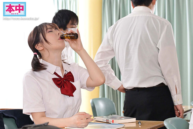 「小栗操 制服女子校生が中出しでアクメ絶頂！美少女JKの快感オーガズム体験」のサムネイル