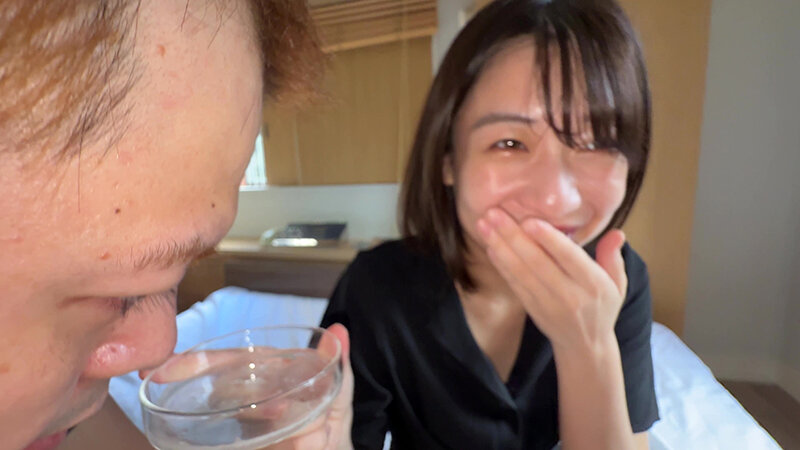 「【湊波流】素人お姉さんをナンパ!舌ブラシで汚舌苔採取する個人撮影動画」のサンプル画像20枚目