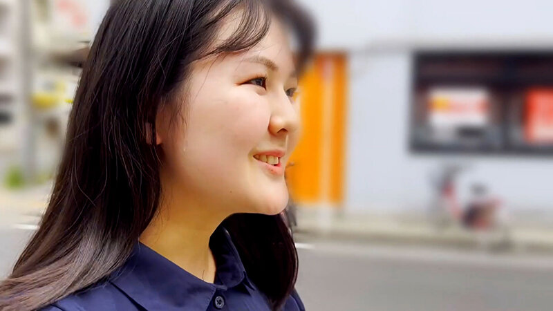 「M男が街中で女性に声をかけてキスさせてもらう 書店員 りかちゃん」のサンプル画像1枚目