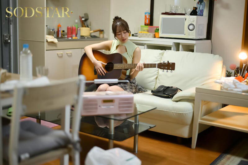 「上京して入居した激安シェアハウスの同居人が全員強漢魔 ダマされて入った男だらけの相部屋で毎日性欲処理させられる突起乳首がヤラしいスレンダー美人女子大生 天神羽衣」のサンプル画像4枚目