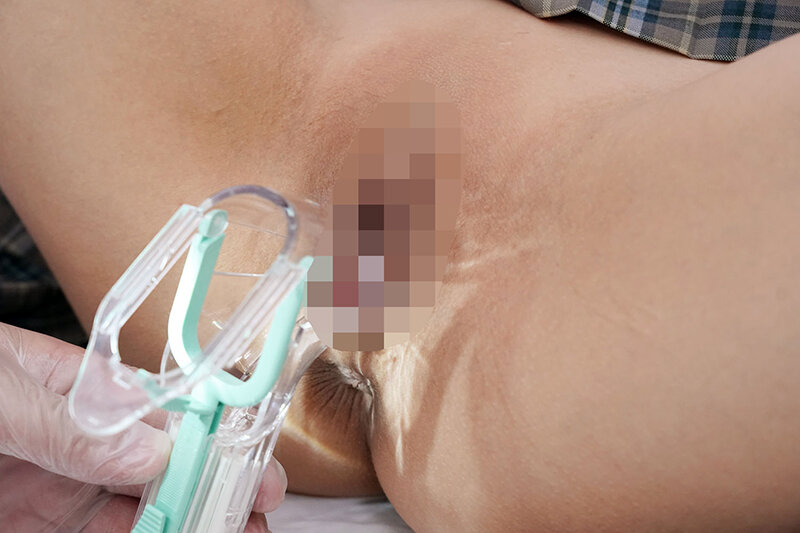 「顔出しMM号 女子○校生限定 ザ・マジックミラー 初めての恥じらい青空発育診断！ 3 まだまだ発育中の巨乳J○を全裸にしておま○こやアナルをじ～っくり視姦！ドキドキ興奮しちゃった女子○校生にデカチン生挿入！全員生中出し！！」のサンプル画像7枚目