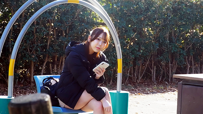 「街のお姉さんがエロ過ぎてずっと見てたら、こっそり口で抜いてくれた話」のサンプル画像1枚目
