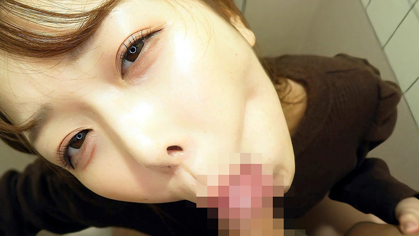 「街のお姉さんがエロ過ぎてずっと見てたら、こっそり口で抜いてくれた話」のサンプル画像2枚目
