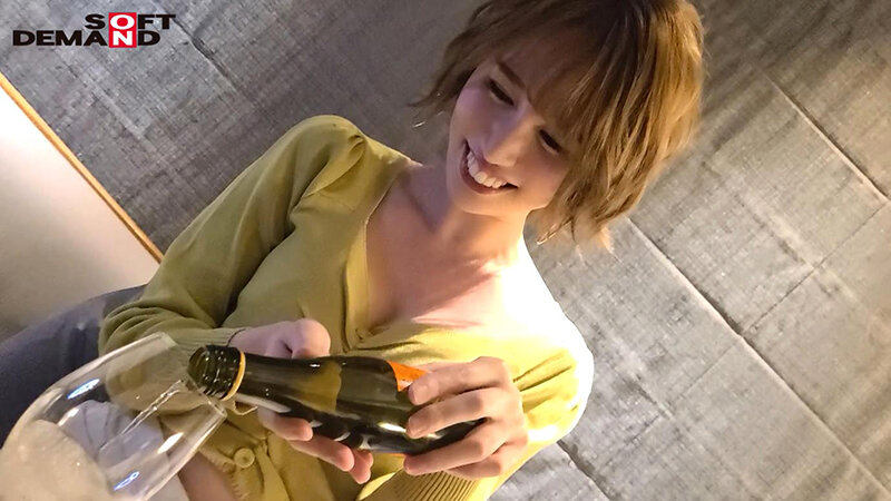「トー横で知り合った某ショークラブダンサー。経験人数は100人以上！ 「若いうちにたくさん経験したほうがいいっしょ！」 SEXしたくて、有名になりたくてAVに来たザーメン大好きメチャエロ素人ギャルクン！愛咲きららクン（仮名・21歳）ザーメンまみれのAVデビュー」のサンプル画像4枚目