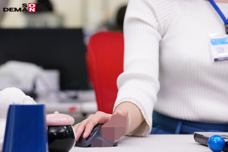 「壁！机！椅子！から飛び出る生チ○ポが人気の企業 『（株）しゃぶりながら』 …たまに飲みながら！！」のサンプル画像1枚目