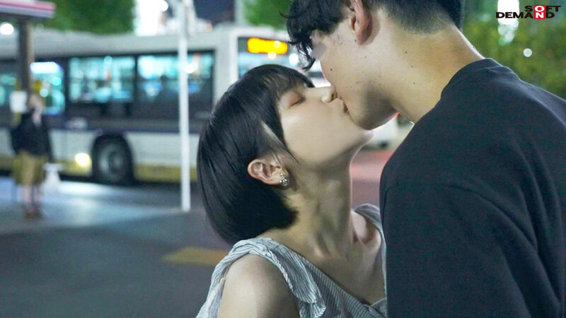 「はじめての筆下ろしデート！SOD女子社員を 1 日貸切！！童貞君と外でいっぱいキスして朝から晩までイチャLOVE密着しまくったSEXドキュメント！！！ 柴崎はる」のサンプル画像20枚目