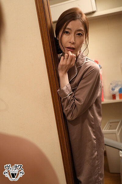 「お義母さん…そこはっ！！セックスがしたくて義息の元気なオチンチンを支配しようと企てる嫁の母親 葵百合香」のサンプル画像5枚目