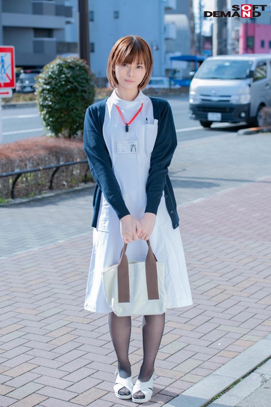 「マジックミラー号 看護師限定 「絶倫ち○ぽ診察してくれませんか？」勃起が収まらなくて困っている男性をあの手この手で優しく導く白衣の天使たち3名収録」のサンプル画像2枚目