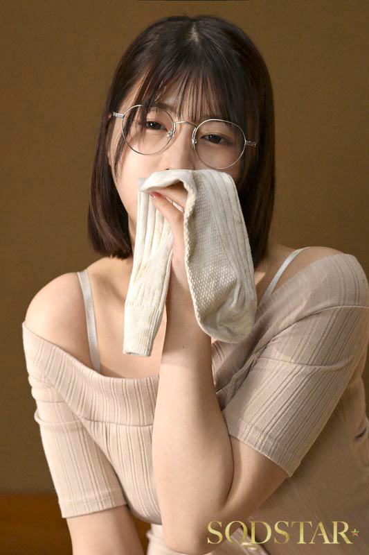 「実家に嫁いできた奥さんは俺の家族が男クサさ抜群の性癖ど真ん中だったらしく、家族に忍んで全員とハメまくる絶倫人妻だったのでガテン系一家ファミリークラッシュ！ 唯井まひろ」のサンプル画像3枚目