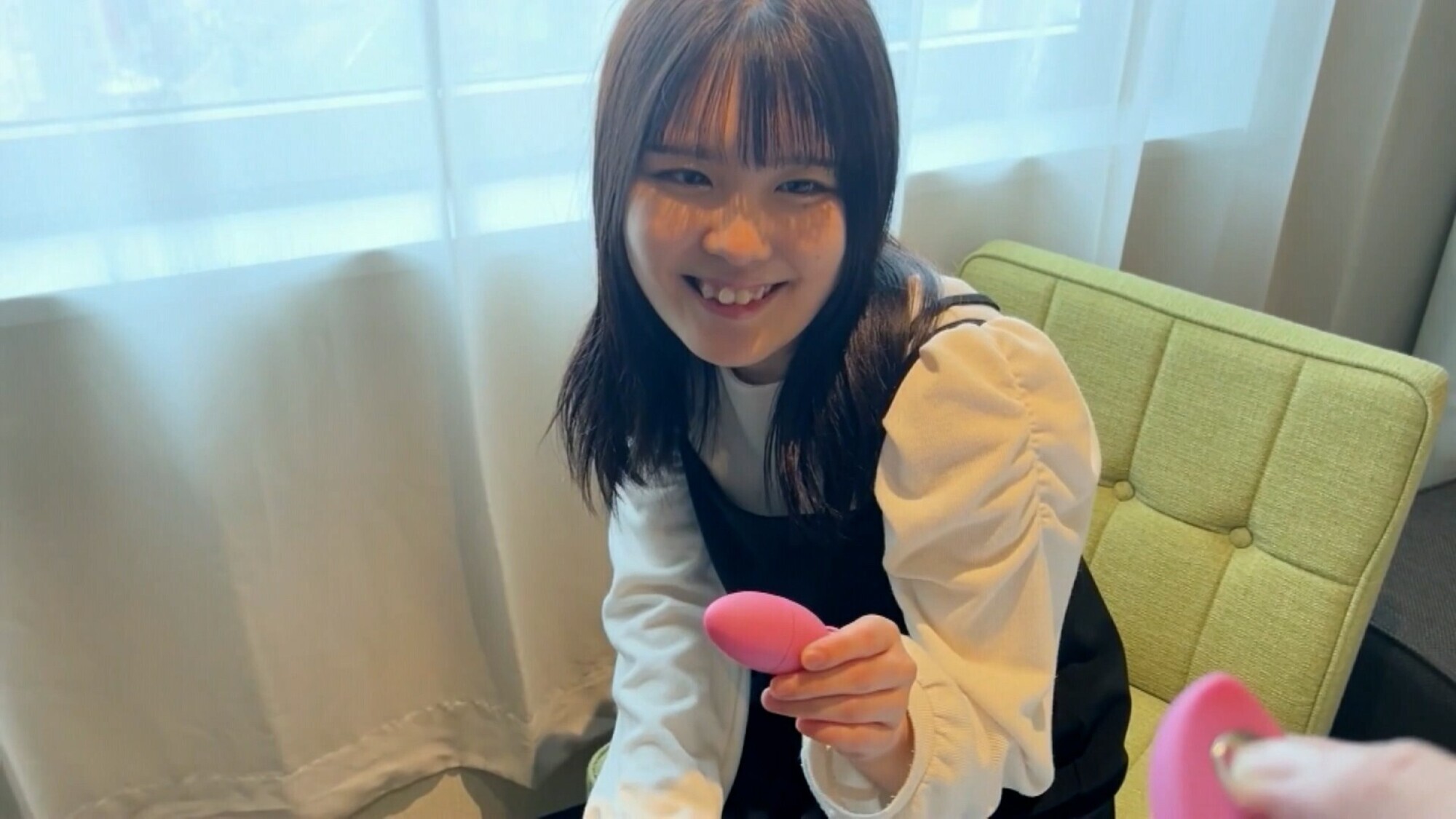 「リモバイ散歩!街中で4人の女と絶頂恥●プレイ! VOL.4」のサンプル画像11枚目