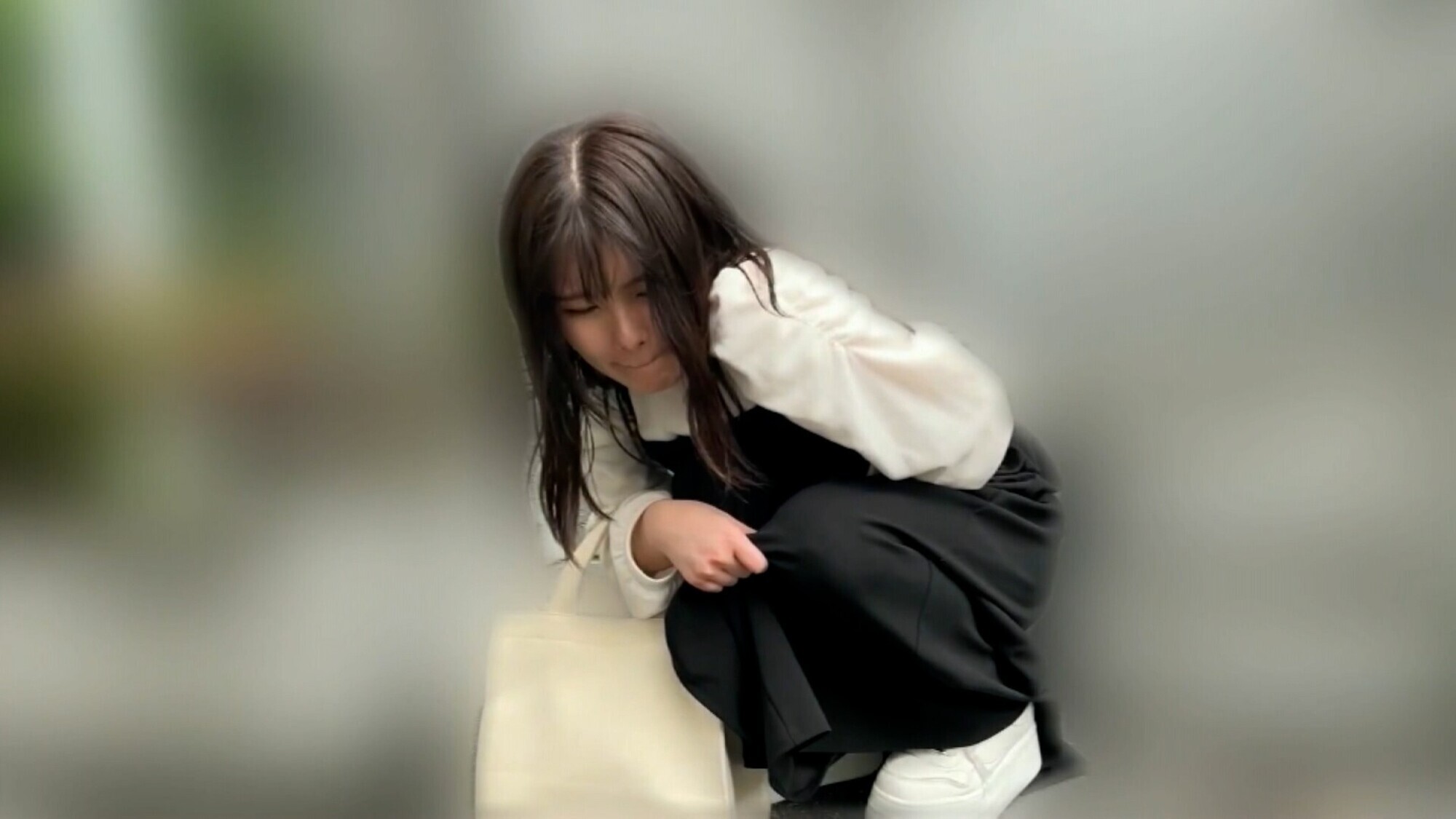 「リモバイ散歩!街中で4人の女と絶頂恥●プレイ! VOL.4」のサンプル画像19枚目