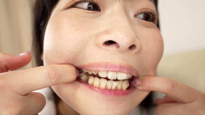 「【原美織】素人お姉さんをナンパ!変態男の舌フェチリクエストに応える個人撮影動画」のサンプル画像15枚目