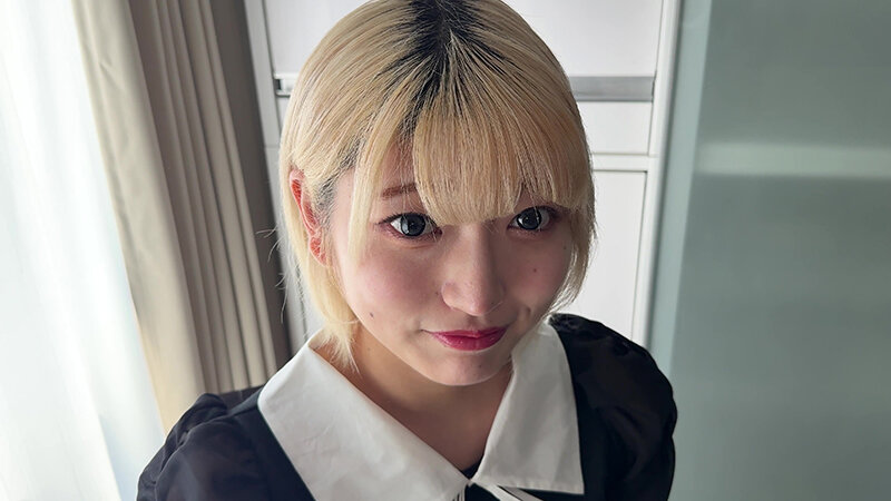 「【個人撮影】安堂はるの 舌ブラシで「汚舌苔」採取」のサンプル画像2枚目