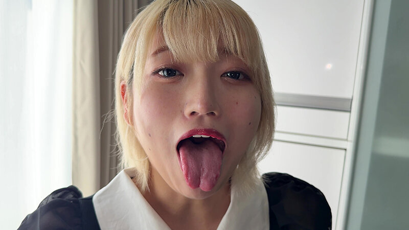 「【個人撮影】安堂はるの 舌ブラシで「汚舌苔」採取」のサンプル画像3枚目