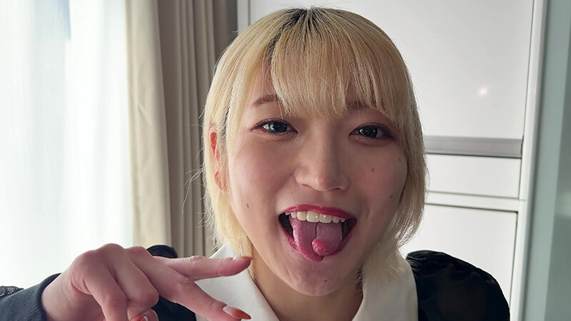 「【個人撮影】安堂はるの 舌ブラシで「汚舌苔」採取」のサンプル画像4枚目