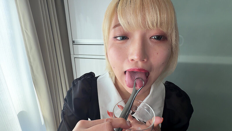 「【個人撮影】安堂はるの 舌ブラシで「汚舌苔」採取」のサンプル画像8枚目