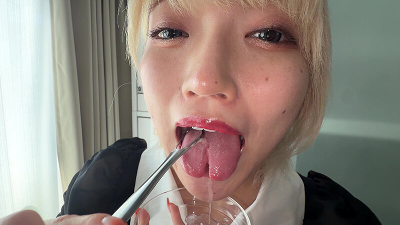 「【個人撮影】安堂はるの 舌ブラシで「汚舌苔」採取」のサンプル画像9枚目