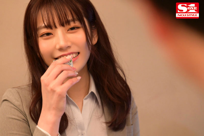「出張先で軽蔑している中年セクハラ上司とまさかの相部屋に…朝まで続く絶倫性交に不覚にも感じてしまった私 河北彩花」のサンプル画像1枚目