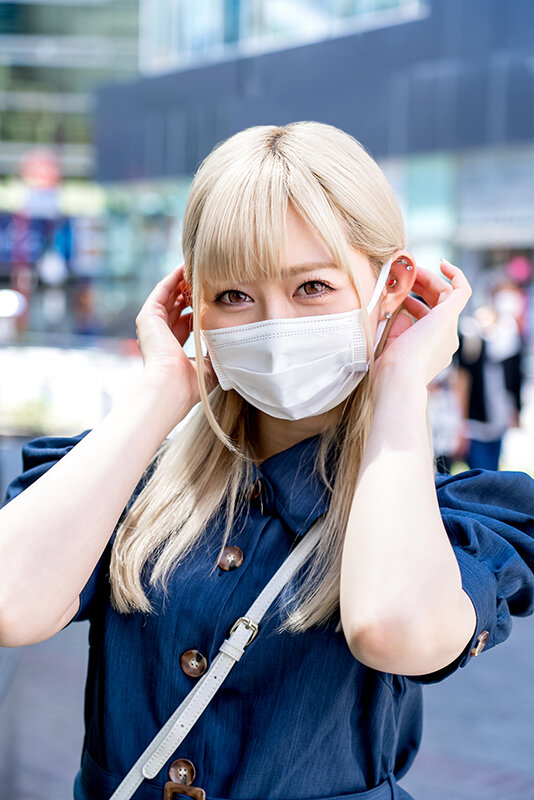 「【素人女子大生】金髪大天使2年生 RENちゃん 韓国アイドル大好き美少女20才 真っ白な肌にピンクの美乳が神！乳首舐めながら膣奥突かれて痙攣アクメ☆」のサンプル画像1枚目