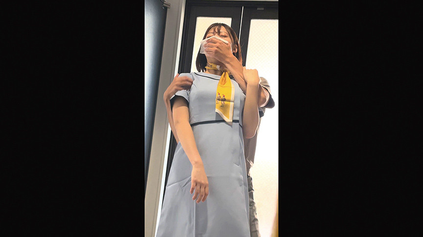 「美容部員狩り4 一流百貨店新宿店1階化粧品売り場勤務4名」のサムネイル