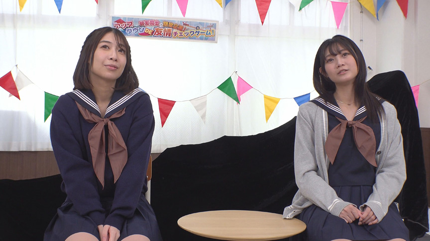 「仲良し女○○生対抗！どでか固定ディルドシーソー対決！挿入状態で腰を振り先に5回潮を噴いたら勝ち！負けたら即ハメ中出し！上下運動で刺激されてイキ潮が止まらない未成熟おま○こに大人のデカチン激ピストンで潮！潮！～りな＆ゆいな編～」のサンプル画像1枚目