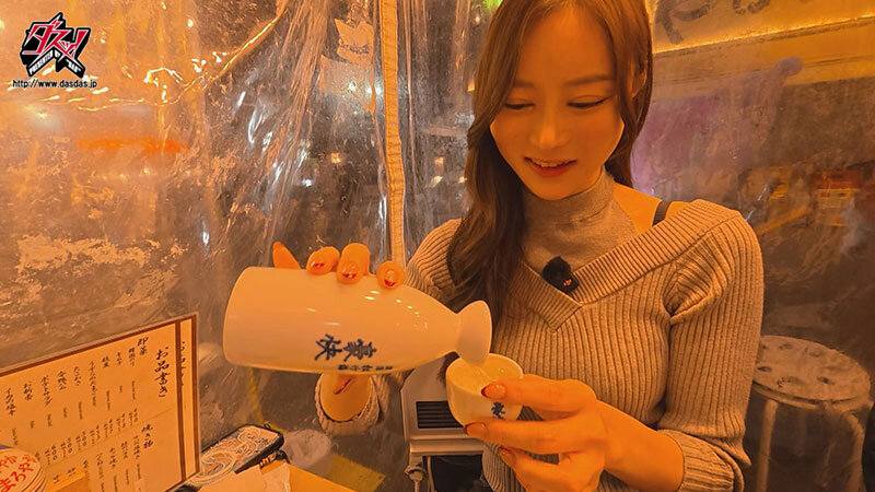 「白峰ミウがおじさんを誘惑！スレンダー痴女の濃厚フェラと騎乗位で中出し懇願」のサムネイル