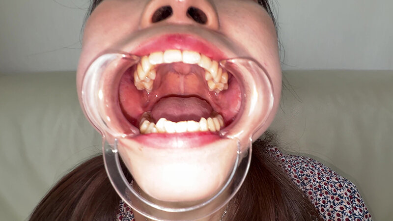 「【水月みお】素人お姉さんをナンパ!初めての喉奥体験と舌・八重歯観察の個人撮影動画」のサンプル画像15枚目