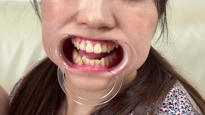 「【水月みお】素人お姉さんをナンパ!初めての喉奥体験と舌・八重歯観察の個人撮影動画」のサンプル画像17枚目