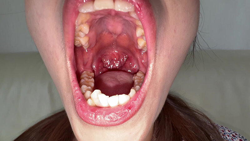 「【水月みお】素人お姉さんをナンパ!初めての喉奥体験と舌・八重歯観察の個人撮影動画」のサンプル画像3枚目