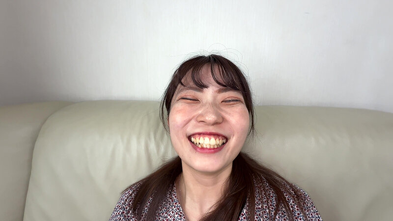 「【水月みお】素人お姉さんをナンパ!初めての喉奥体験と舌・八重歯観察の個人撮影動画」のサンプル画像6枚目