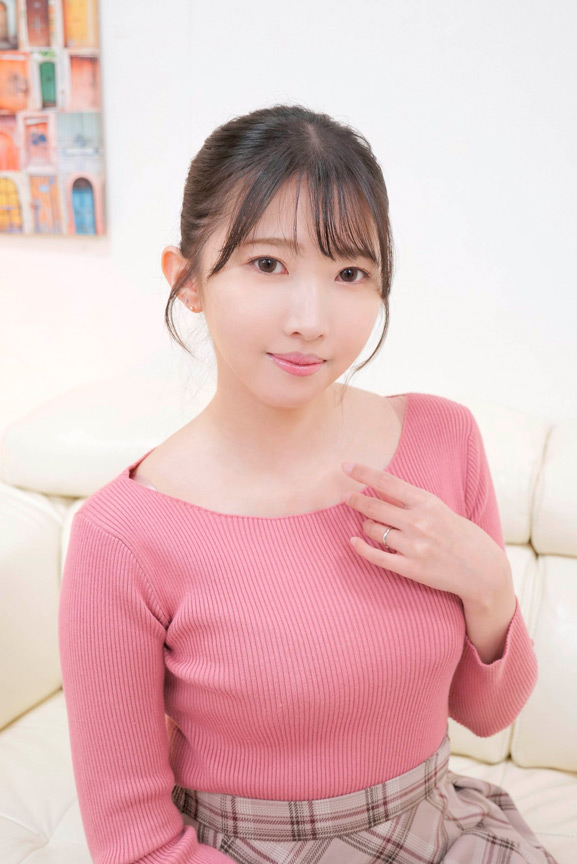 「素人奥様ナンパ 童貞君の包茎チ○ポむいて●ってあげてもらえませんか? 久しぶりに見るギンギンチ○ポに発情!優しく筆おろしセックスしてくれました! 巴ひかり」のサンプル画像1枚目