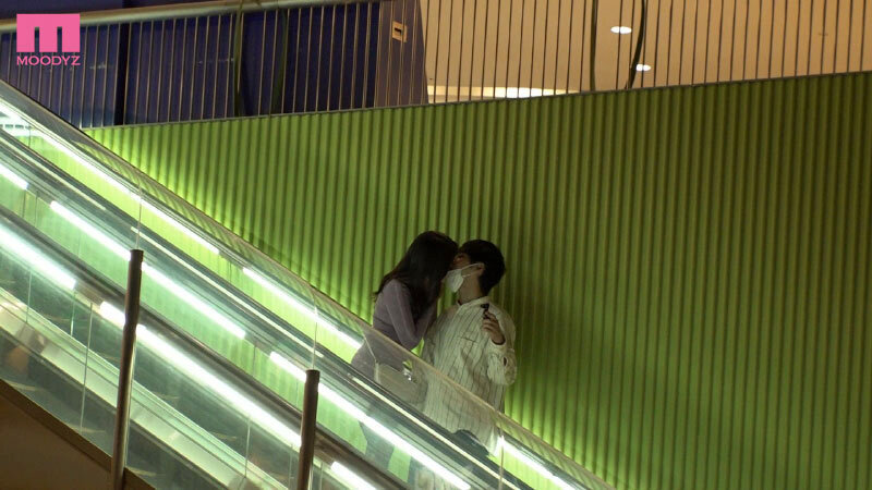 「あれ？外なのにおっきしてる 彼女が在宅の2日間、セフレ志願の彼女の親友と密着囁き誘惑デートで勃起させられたら即近くのホテルで何度も何度も中出ししまくった。 神宮寺ナオ」のサンプル画像3枚目