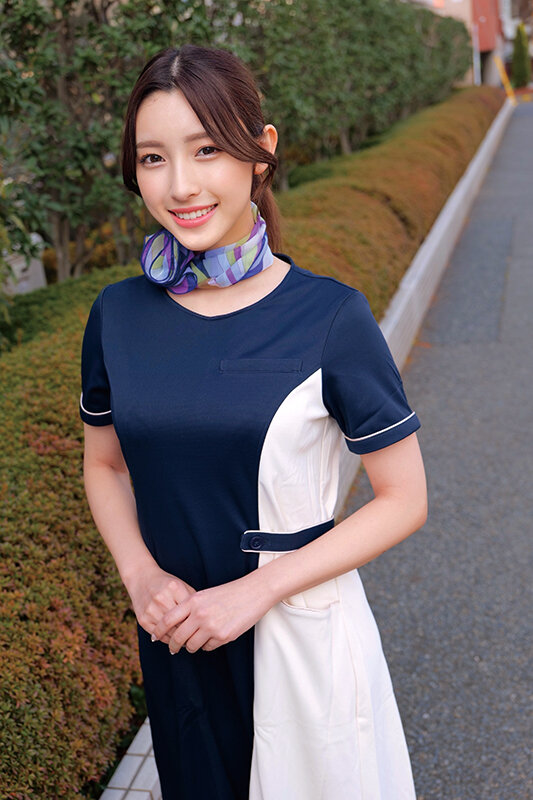 「高級美容サロン勤務の美人セラピストさんがお口だけでじゅぽんじゅっぽんバキュームノーハンドフェラ！？かなさんさらさん」のサンプル画像1枚目