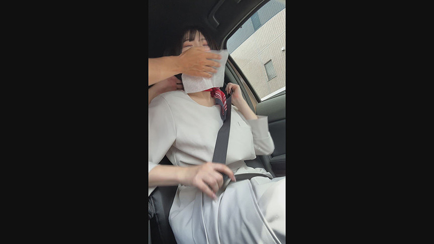 「【素人】美人ディーラーの生パンスト姿が眩しい!高級車販売店での秘密の昼休み【OL】」のサンプル画像6枚目