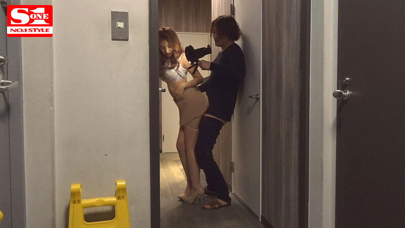 「「えっ！ここでヤルの？」三上悠亜に一ヶ月密着して隙あらばいきなり即ズボッ！ 前代未聞ドッキリAV大作戦」のサンプル画像8枚目