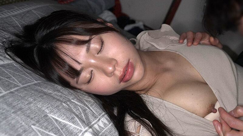 「【黒髪清楚スレンダーI.H.22歳】無防備女 睡眠姦盗撮」のサンプル画像2枚目