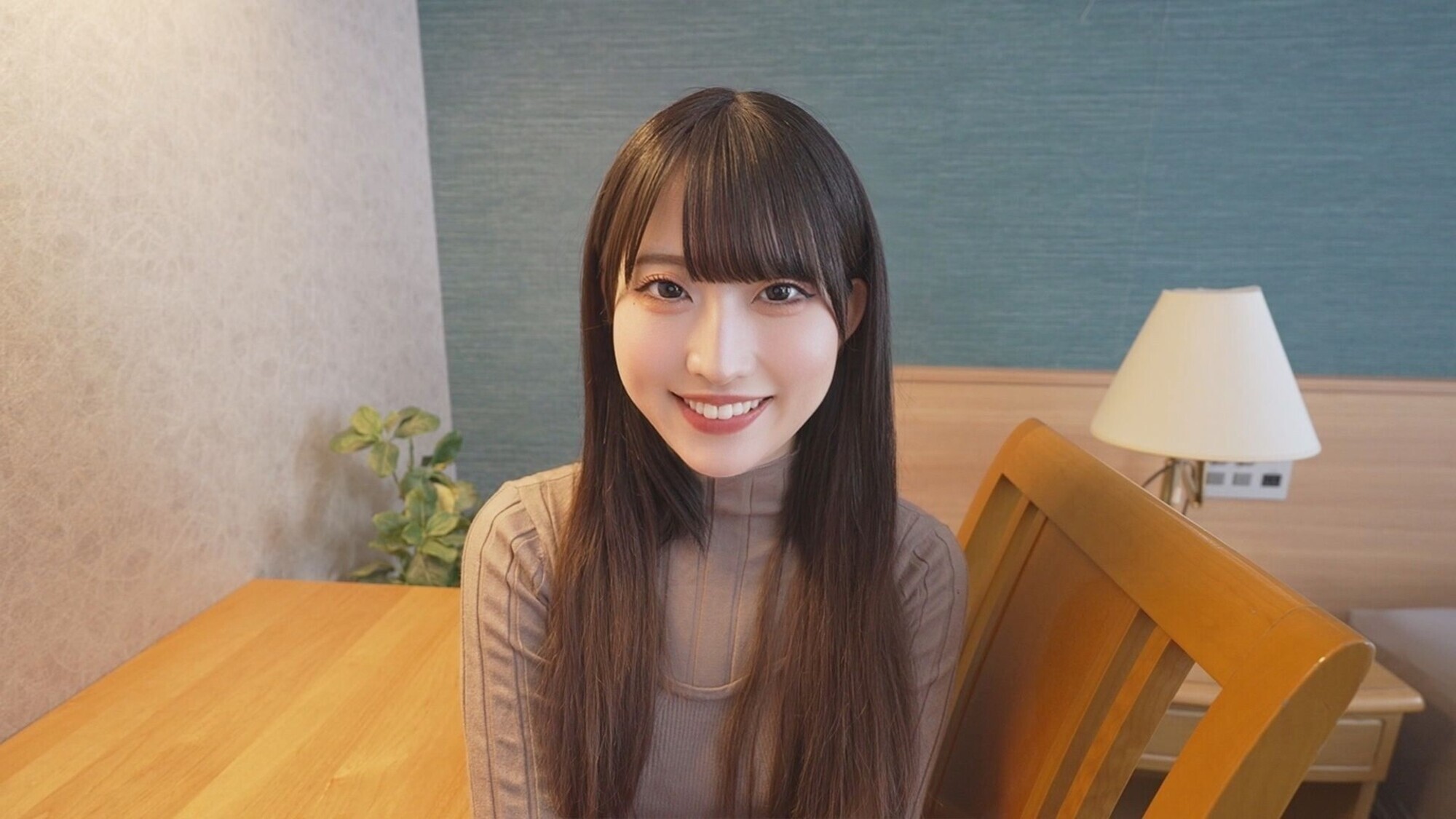 「面接と騙されて・・・黒髪清楚美少女に痙攣のけ反りイタズラ!気持ち良さに拒否できず・・・最奥生中出し」のサンプル画像1枚目