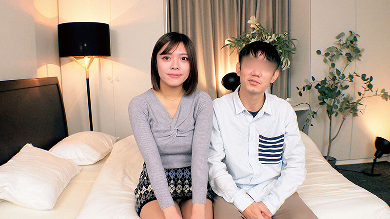 「【素人女子大生】彼氏が寝ている横でNTR中出し!ナンパされた美女が寝取られる人気企画」のサンプル画像1枚目