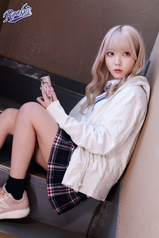 「藍瀬ミナ 小柄ギャル美乳パパ活女子に中出し＆フェラ ミニ系生意気娘をお持ち帰り」のサムネイル