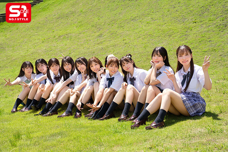 「【瀬戸環奈・河北彩花ほか22名】制服美少女がバックで乱れる！美乳JKたちの本気エッチ集」のサムネイル