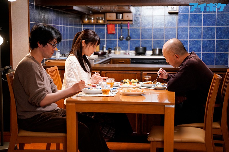 「旦那への罪悪感を覚えつつ今日も義父の濃密レ●プに繰り返し絶頂を… 楓カレン」のサンプル画像1枚目