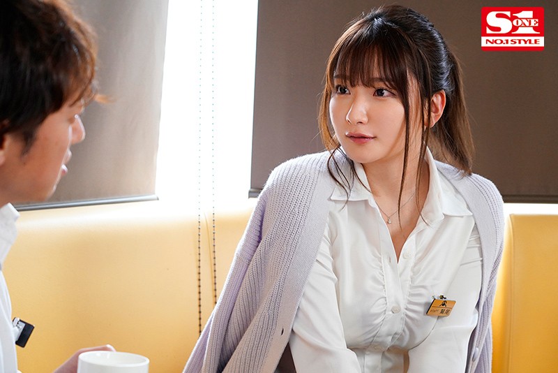 「バイト先で出会った爆乳パート人妻とファミレス下衆不倫に没頭したボク 鷲尾めい」のサンプル画像3枚目