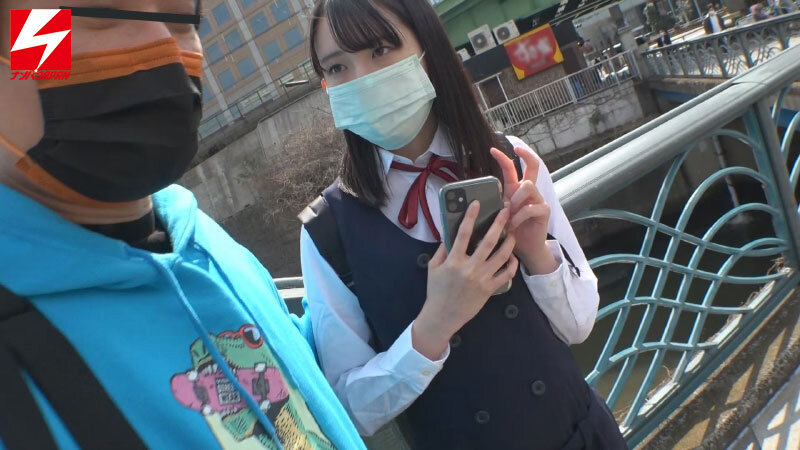 「東京に修学旅行で来ていた微乳J●を自由時間の2時間の間、ハメまくった（笑） ネットで知り合った初対面の男（オヤジ）にリアルで会ったが最後。断り切れなくて、中出しまでされてしまった無垢女子。 くみ」のサンプル画像1枚目