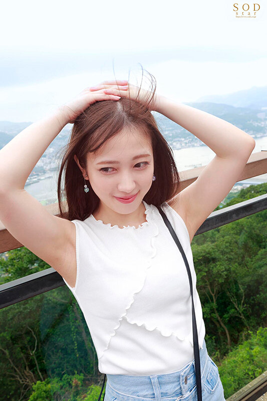 「アーティスト兼AV女優 小湊よつ葉‘旅の途中’のドキュメント。カラダの変化、今したい、あの頃したかったセックス‘もっと非日常的な事を…’妄想実現 念願のカーセックス、野外4P、地元デートハメ撮り【圧倒的4K映像でヌク！】」のサンプル画像6枚目
