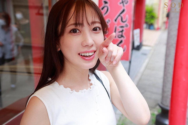 「アーティスト兼AV女優 小湊よつ葉‘旅の途中’のドキュメント。カラダの変化、今したい、あの頃したかったセックス‘もっと非日常的な事を…’妄想実現 念願のカーセックス、野外4P、地元デートハメ撮り【圧倒的4K映像でヌク！】」のサンプル画像8枚目