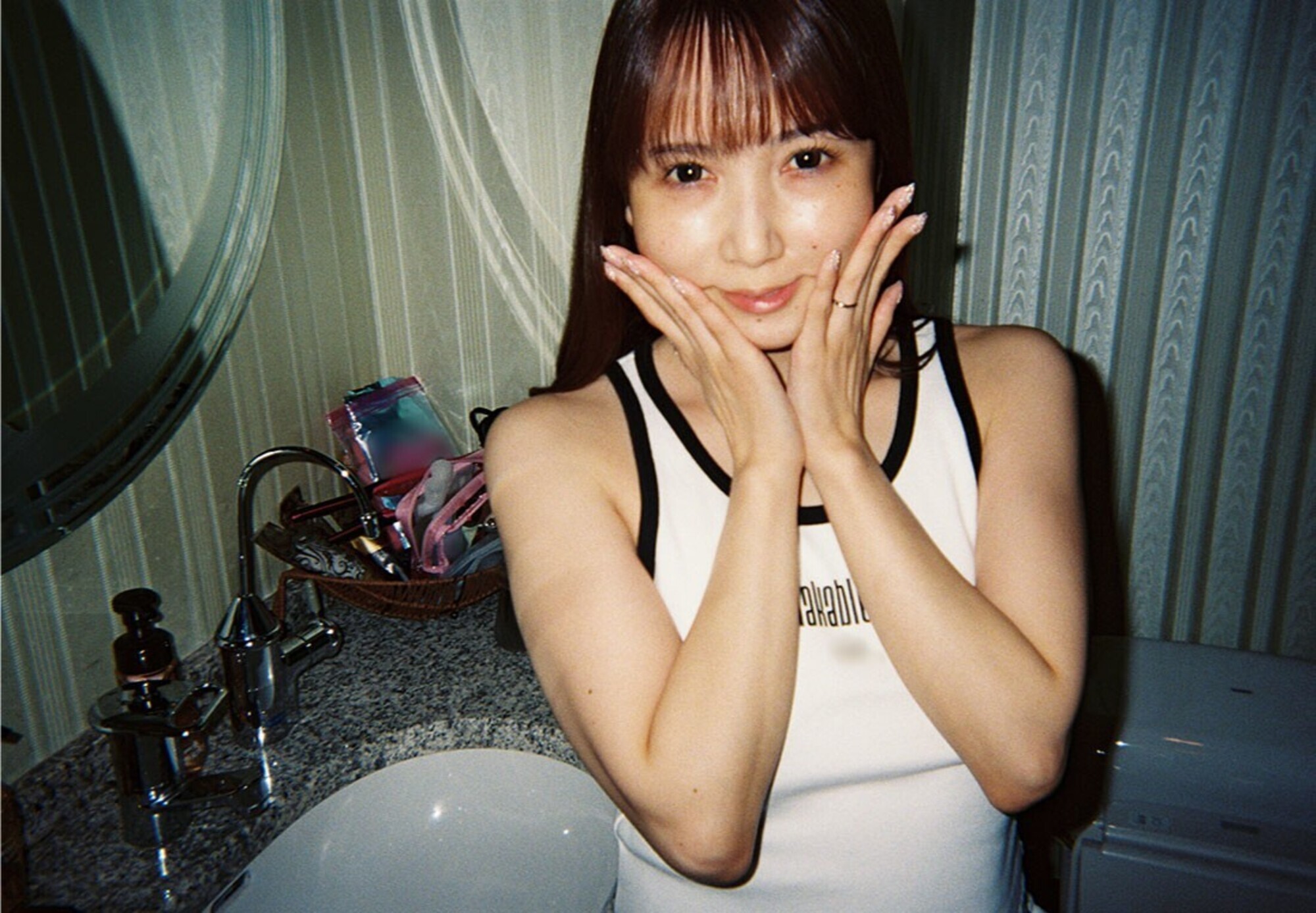 「自宅で潮吹きしたくないからラブホで思いっきり潮吹きしたい！人妻セフレ友田彩也香と夜から朝にかけて1泊2日のイチャびちゃ不倫デート」のサンプル画像2枚目