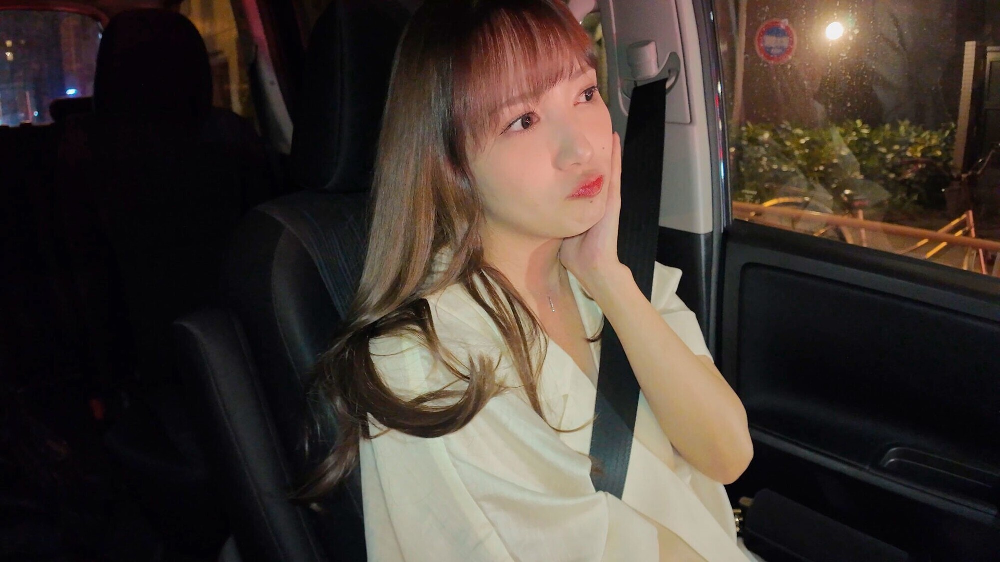 「自宅で潮吹きしたくないからラブホで思いっきり潮吹きしたい！人妻セフレ友田彩也香と夜から朝にかけて1泊2日のイチャびちゃ不倫デート」のサンプル画像5枚目
