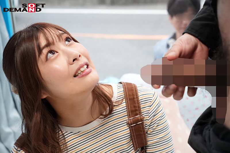 「マジックミラー号 優しい子持ちのママにこっそりデカチンを見せつけて 素股で擦りつけて育児でレス気味の欲求不満オ○ンコに旦那の目の前でヌルっと生挿入 産後の柔らかい膣穴が気持ち良すぎて中出し不倫SEX」のサンプル画像4枚目