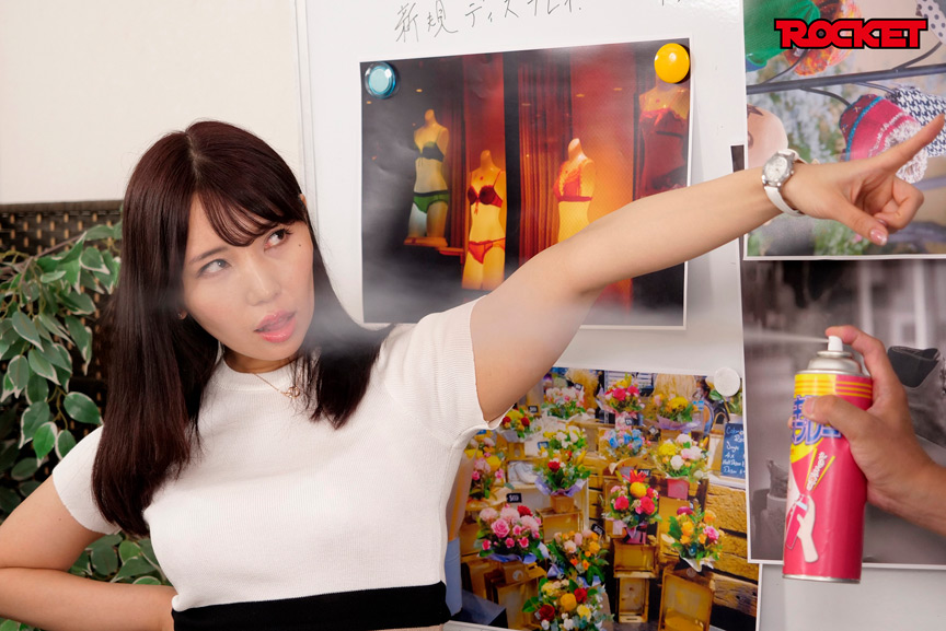 「美丘さとみ・藤井レイラがマネキン化スプレーで硬直!フェチ妄想プレイ動画」のサンプル画像1枚目